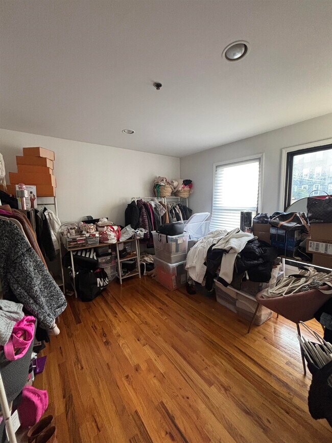 Building Photo - 401 1st St