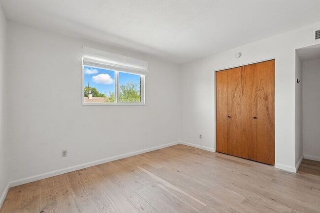 Building Photo - Totally remodeled home in prime Tempe Loca...
