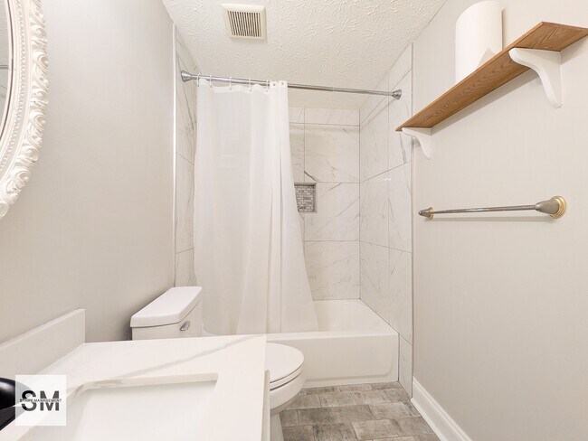 Building Photo - 14505 Farmcrest Pl
