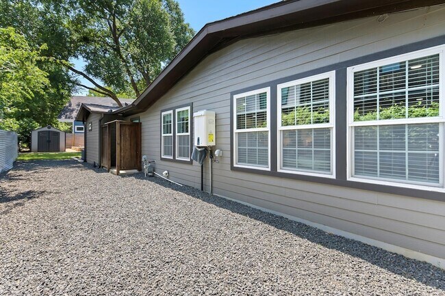 Building Photo - 3307 Garden Villa Ln