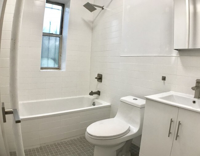 Building Photo - 975 Washington Ave