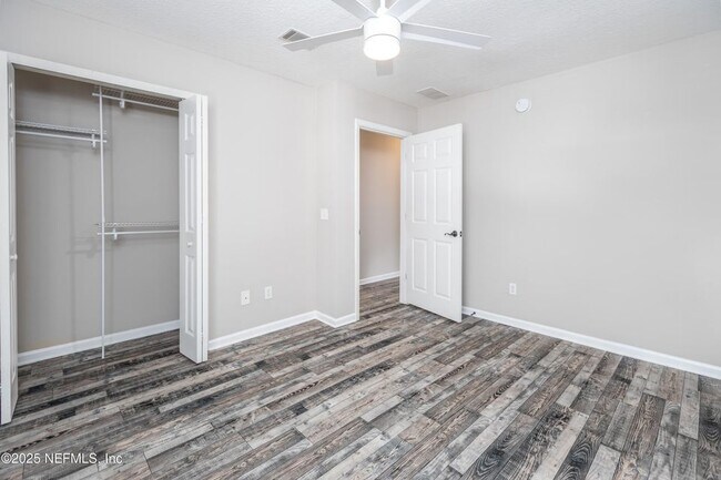 Building Photo - 230 Scrub Jay Dr