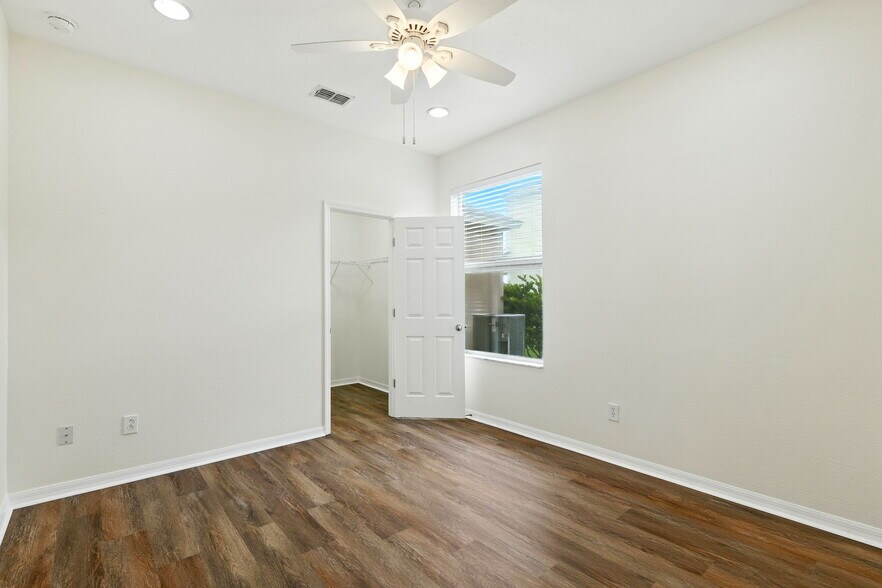 Building Photo - 2480 Cypress Tree Trl