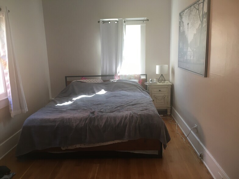 Building Photo - 32 23rd Ave