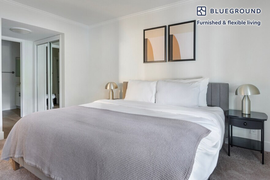 Building Photo - 141 Wellesley Cres