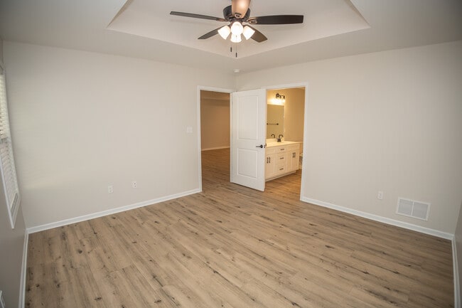 Building Photo - 824 El Dorado Dr