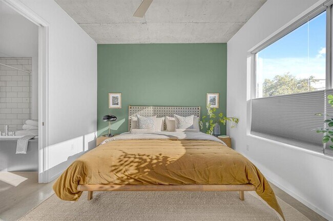 Building Photo - 2301 S 5th St