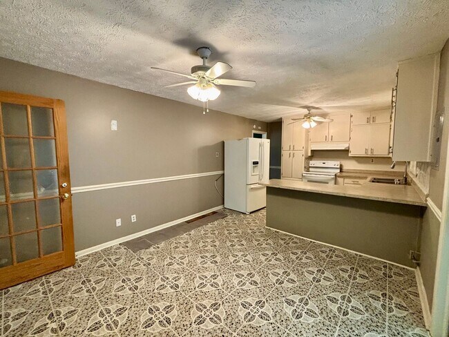 Building Photo - 2712 Sherlock Dr