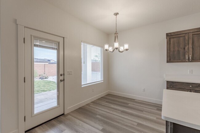 Building Photo - Beautiful Property in the Sage Canyon Neig...
