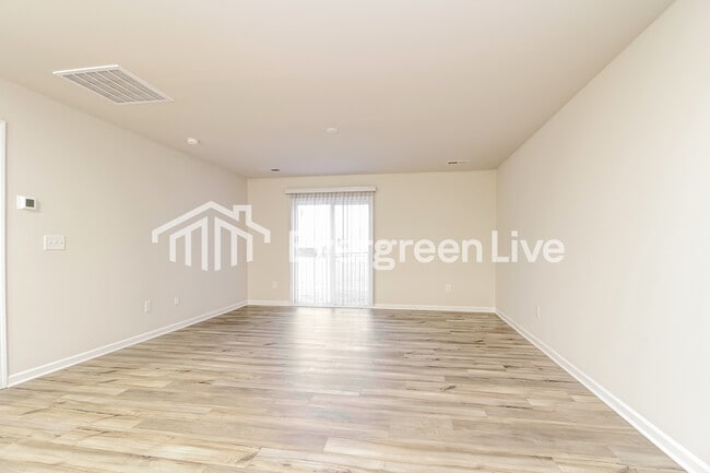 Building Photo - ready