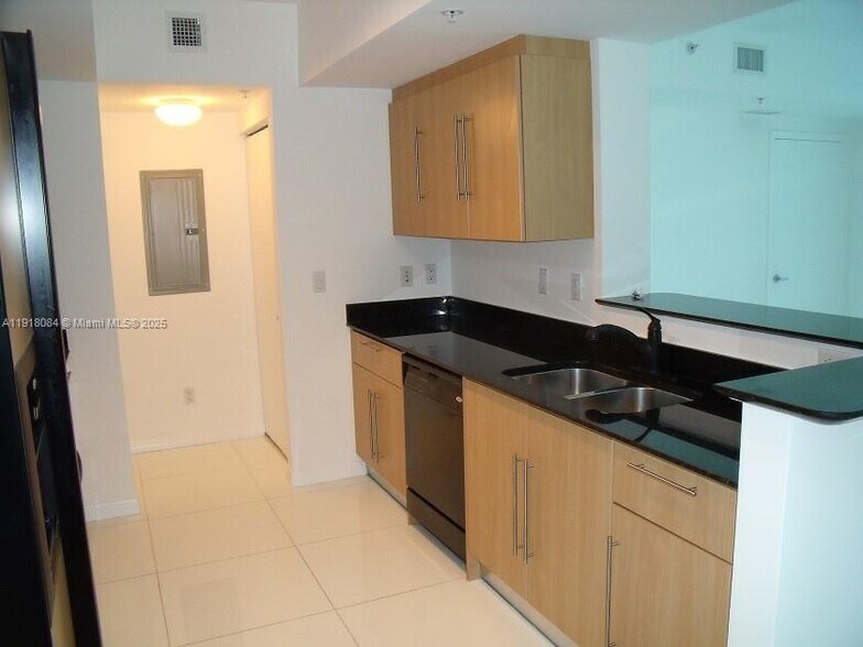 Building Photo - 325 S Biscayne Blvd