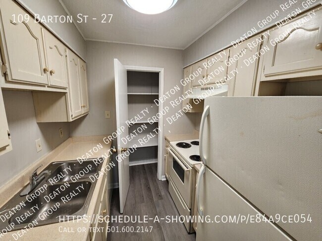 Building Photo - 109 Barton St