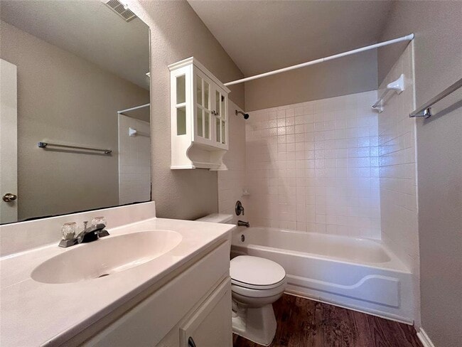 Building Photo - 1104 Doras Dr