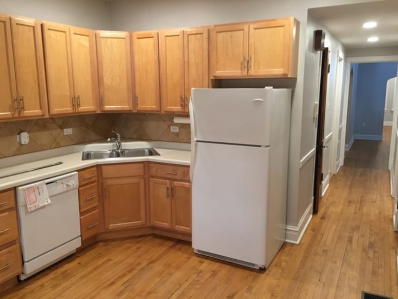 Vented stove + Dishwasher + Garbage disposal - 3018 S Union Ave