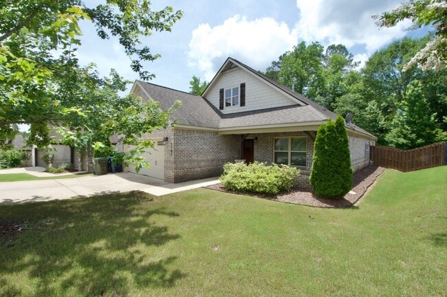 Building Photo - Cotswold S/D! 3Bed/2.5Bath Home with Fence...