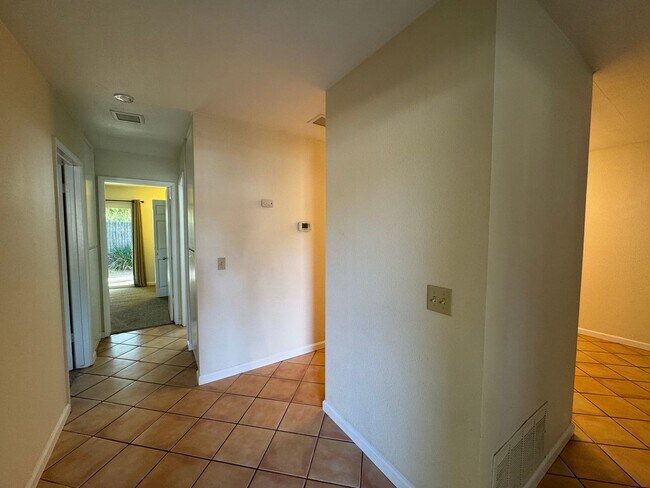 Building Photo - For Rent – Charming Woodland Condo with Co...