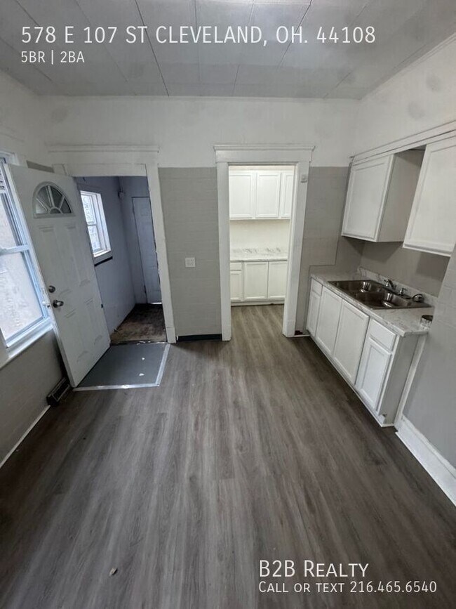 Building Photo - 578 E 107th St