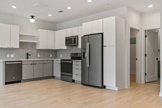 Building Photo - 100 Mockingbird Ln W