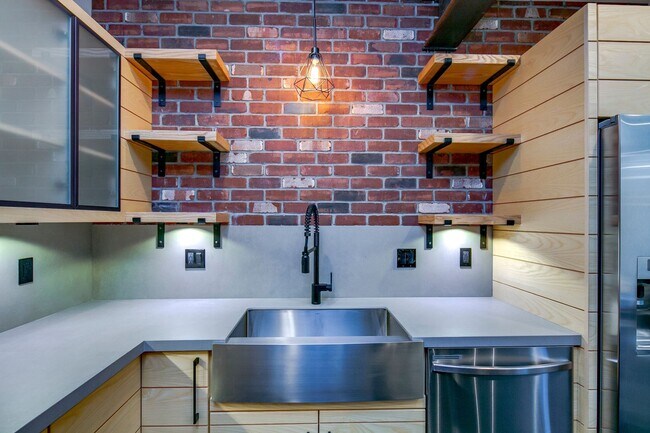 Building Photo - Modern Downtown Redmond 2 Bed/1 Bath Apart...