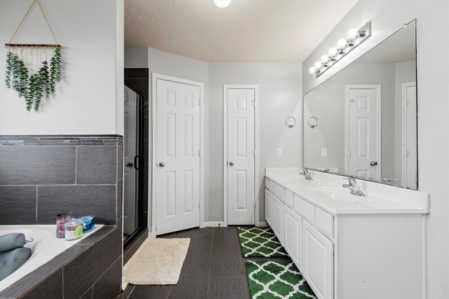 Building Photo - 5614 Savannah Woods Ln