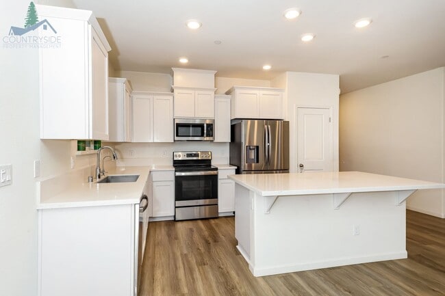 Building Photo - 577 Bedfordshire Dr