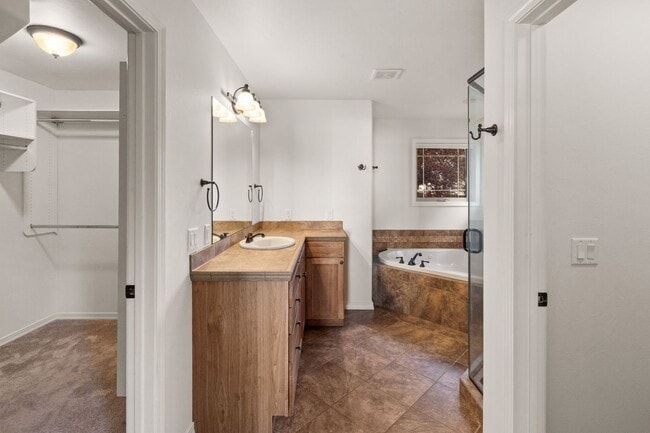 Building Photo - Spacious 3-Bedroom Home in Sought-After Valley West