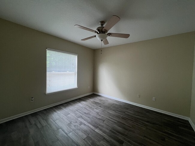 Building Photo - 3466 Laurel Leaf Dr