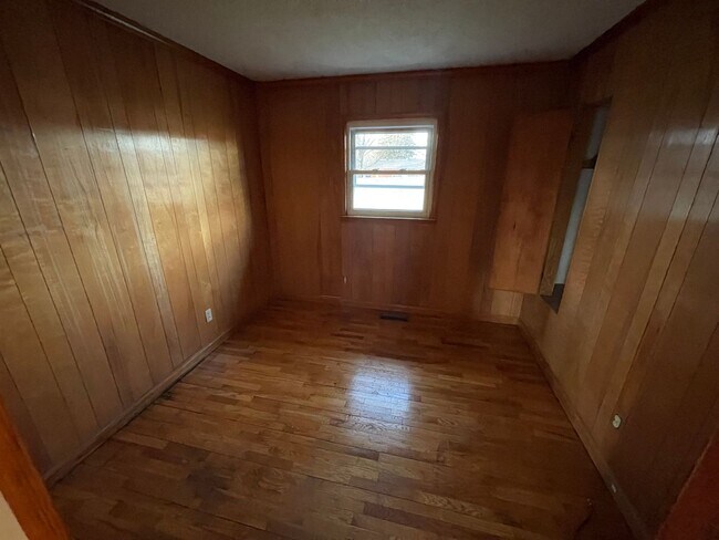 Building Photo - Brick Home w/ Detached Garage For Rent Shelbyville