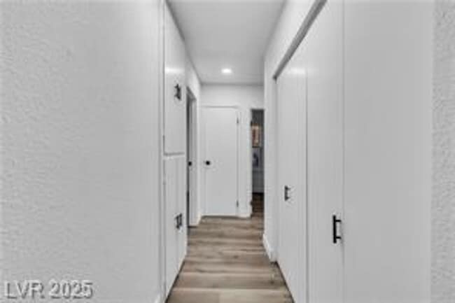 Building Photo - Spacious Single Story Home Near Sahara/Eas...