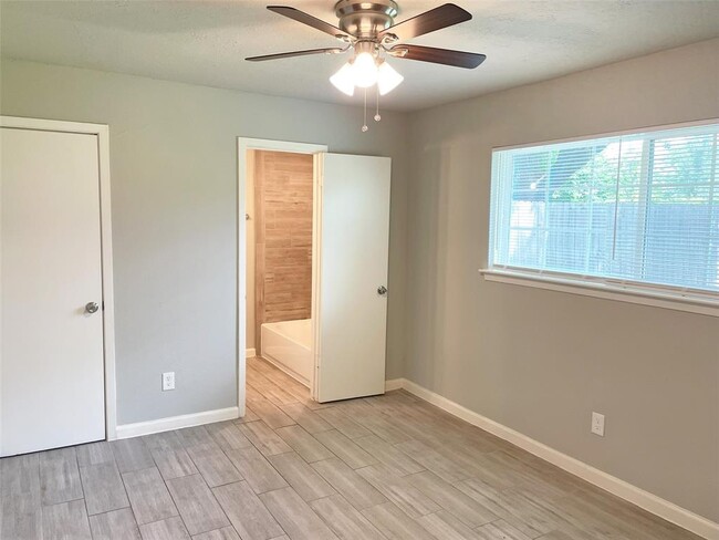 Building Photo - 3242 Dalmatian Dr
