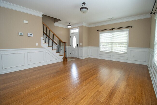Building Photo - Elegant All-Brick 4 Bedroom Home on a Quie...