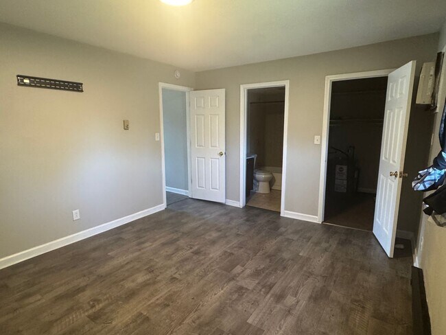 Building Photo - 115 Jerome Ln