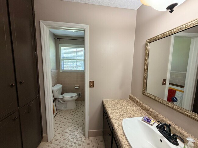 Building Photo - 839 Malibu Dr