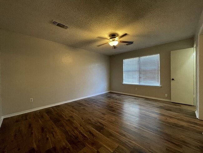 Building Photo - Spacious Snyder Home: 3 Beds, 2 Baths, 2-Car Garage & Cozy Carpeted Bedrooms!