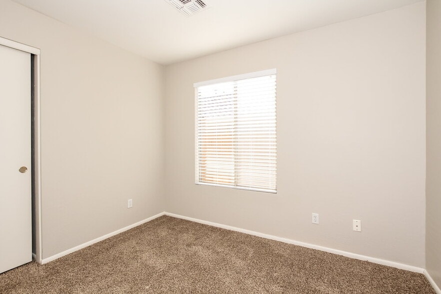 Building Photo - 8818 W Salter Dr