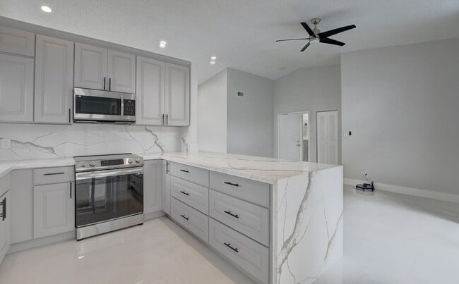 Building Photo - 20995 Country Creek Dr