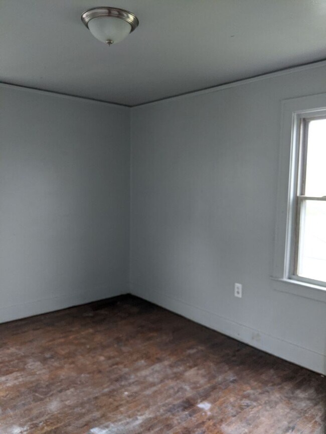 Building Photo - 9341 Roselawn- 3 BEDS & 1.5 BATH FOR RENT!