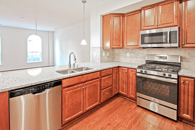 Building Photo - 13652 Endeavour Dr