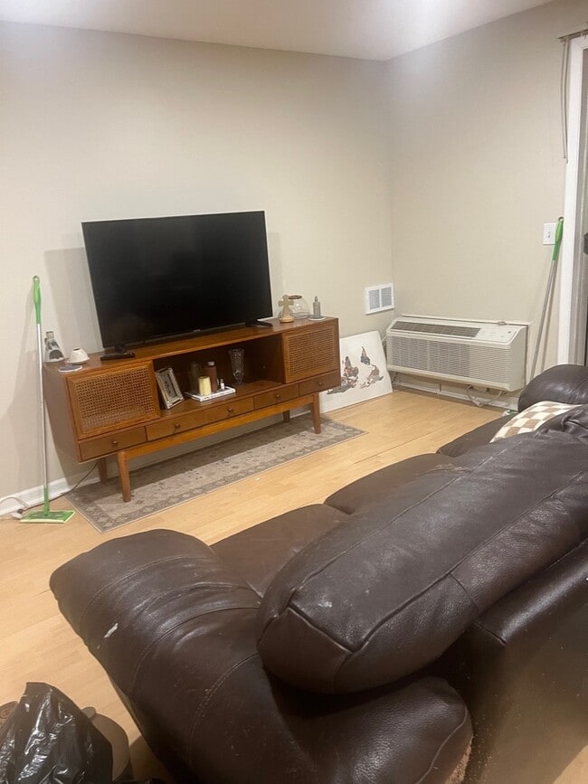 Building Photo - 19 E Palatine Rd