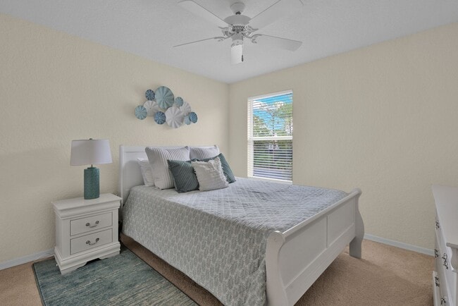 Building Photo - 3/2 Condo available in Emerald Bay!
