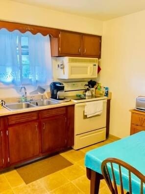 Building Photo - Greenwood Estates