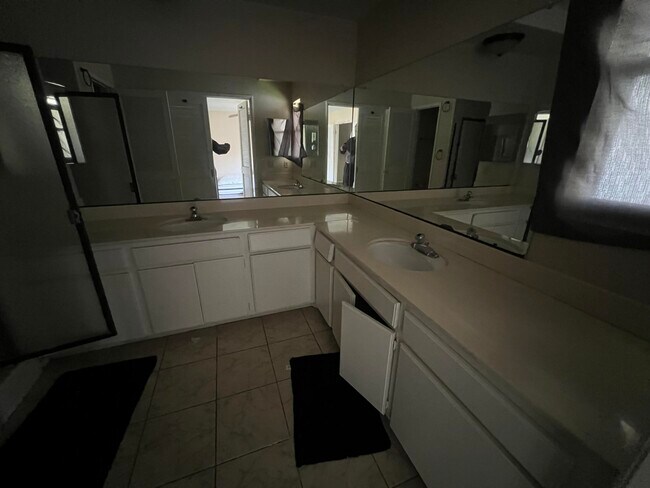 Building Photo - 40032 Bluebird Ln N