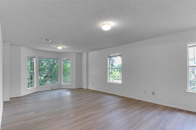 Building Photo - 8313 Columbia Falls Dr