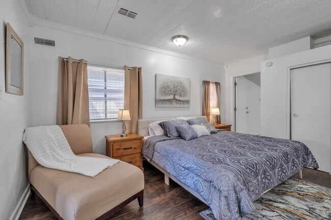 Master Bedroom - 3333 Frances Ave