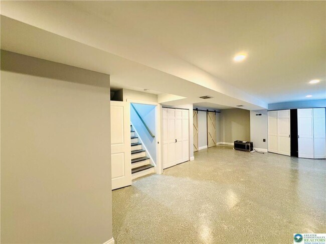 Building Photo - 6945 Hunt Dr
