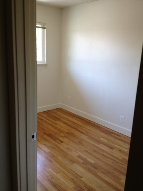 Building Photo - 16th TownHouse Hardwood Patio Park Pets Bike Bus