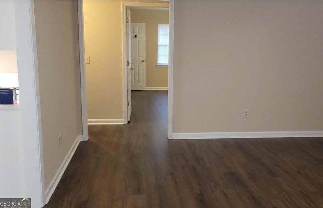 Building Photo - 5 Rockcreek Dr