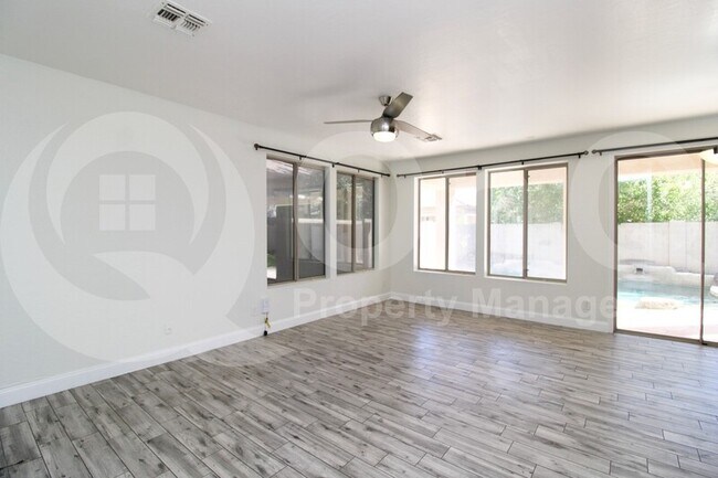 Building Photo - 563 E Krista Way