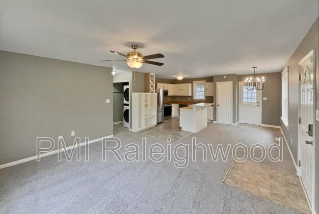 Building Photo - 414 Longfellow St