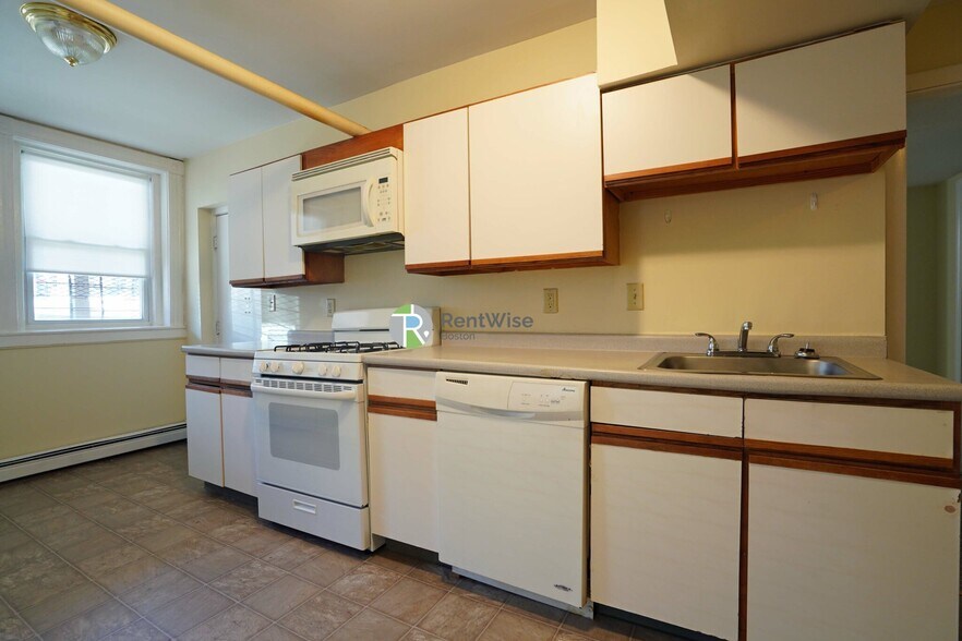 Building Photo - 230 Fuller St